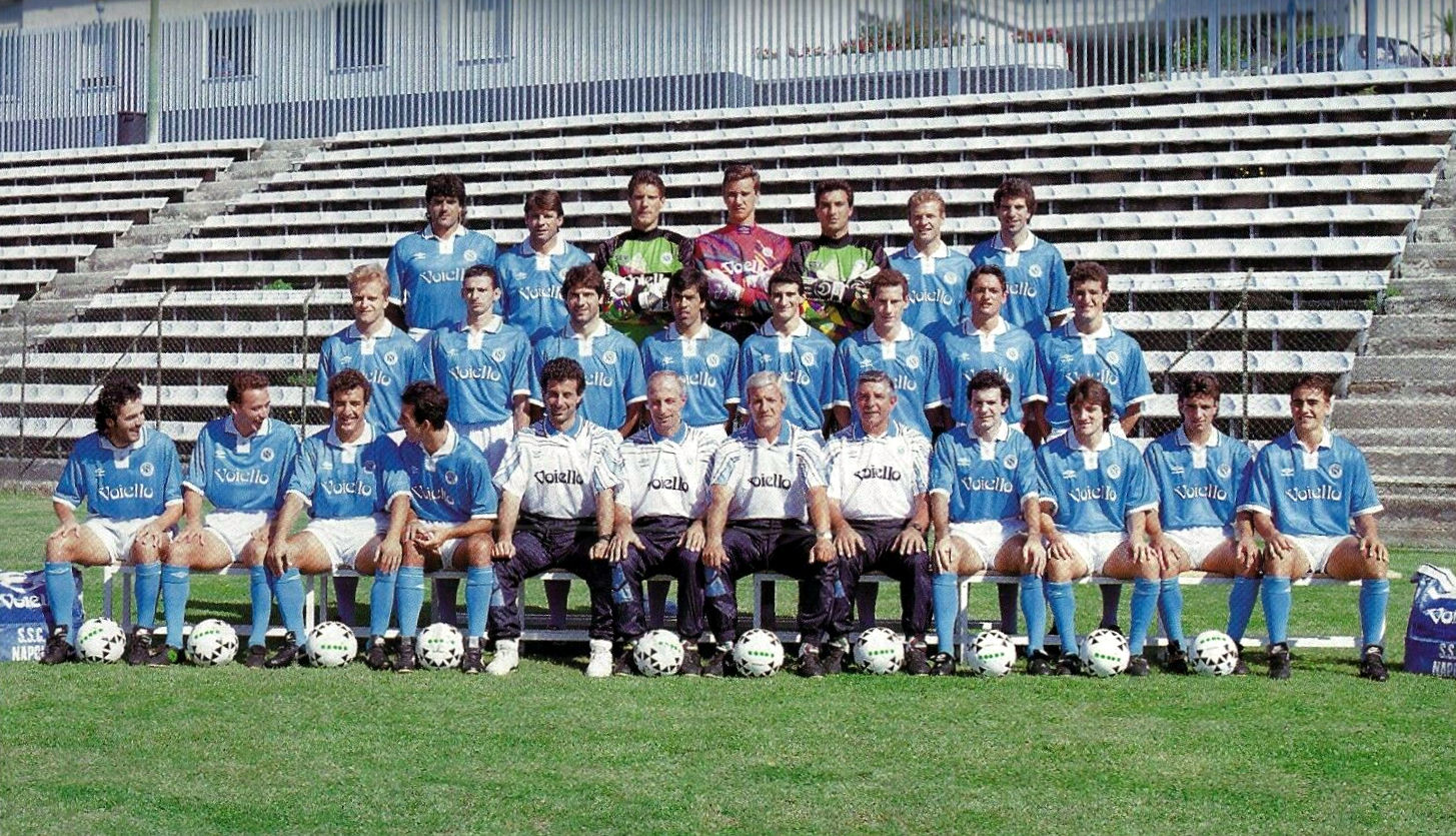 La rosa e lo staff del Napoli nella stagione 1993/94, con Marcello Lippi