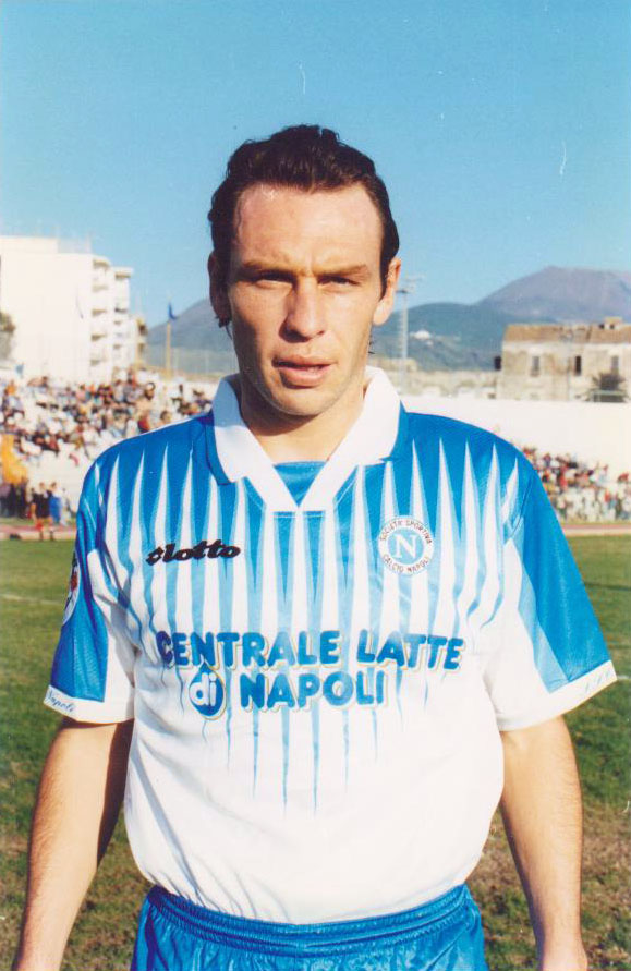 Alain Boghossian con la seconda divisa del Napoli 1996/97