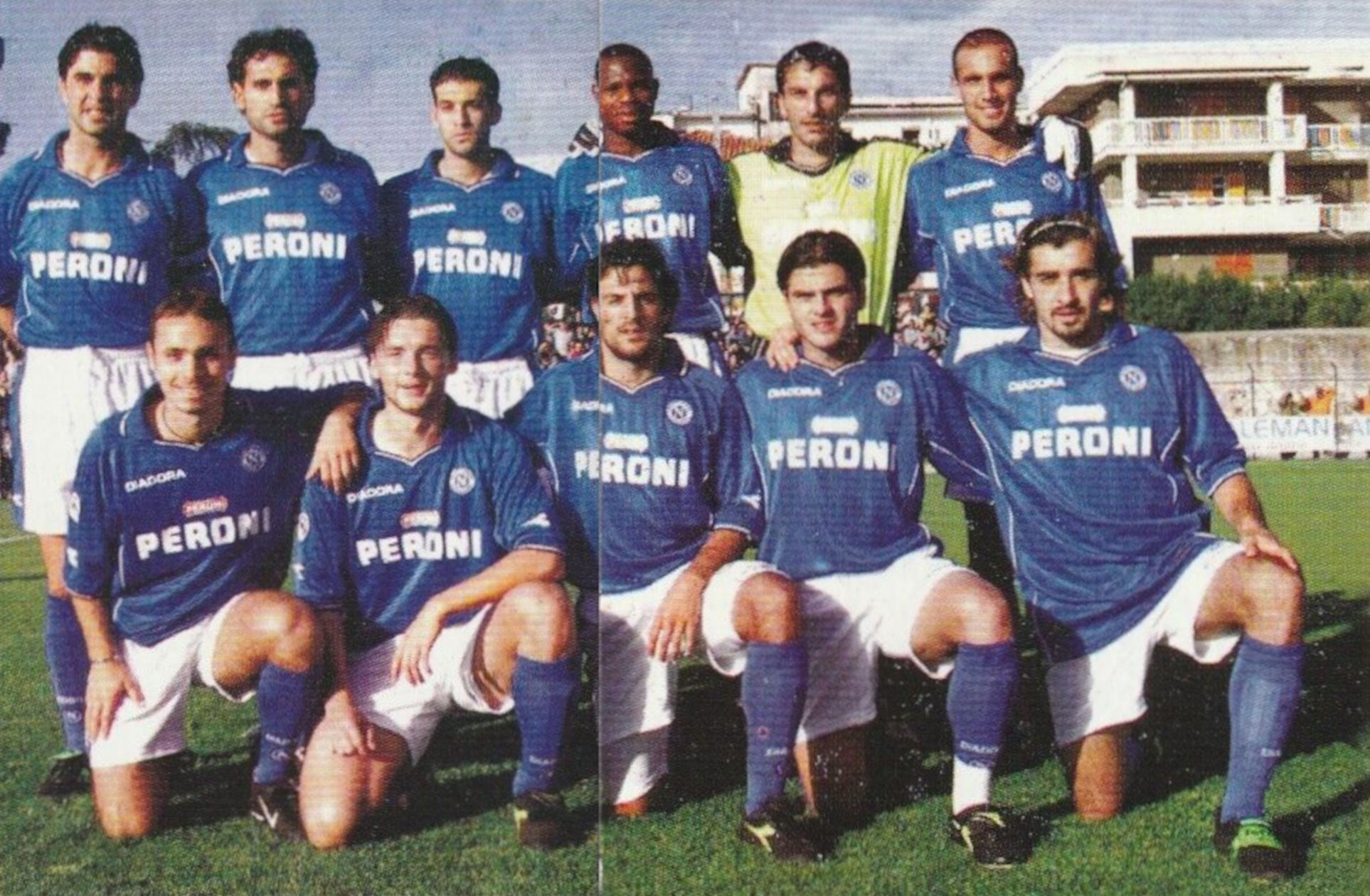 Una formazione del Napoli nel precampionato dell’estate 2000