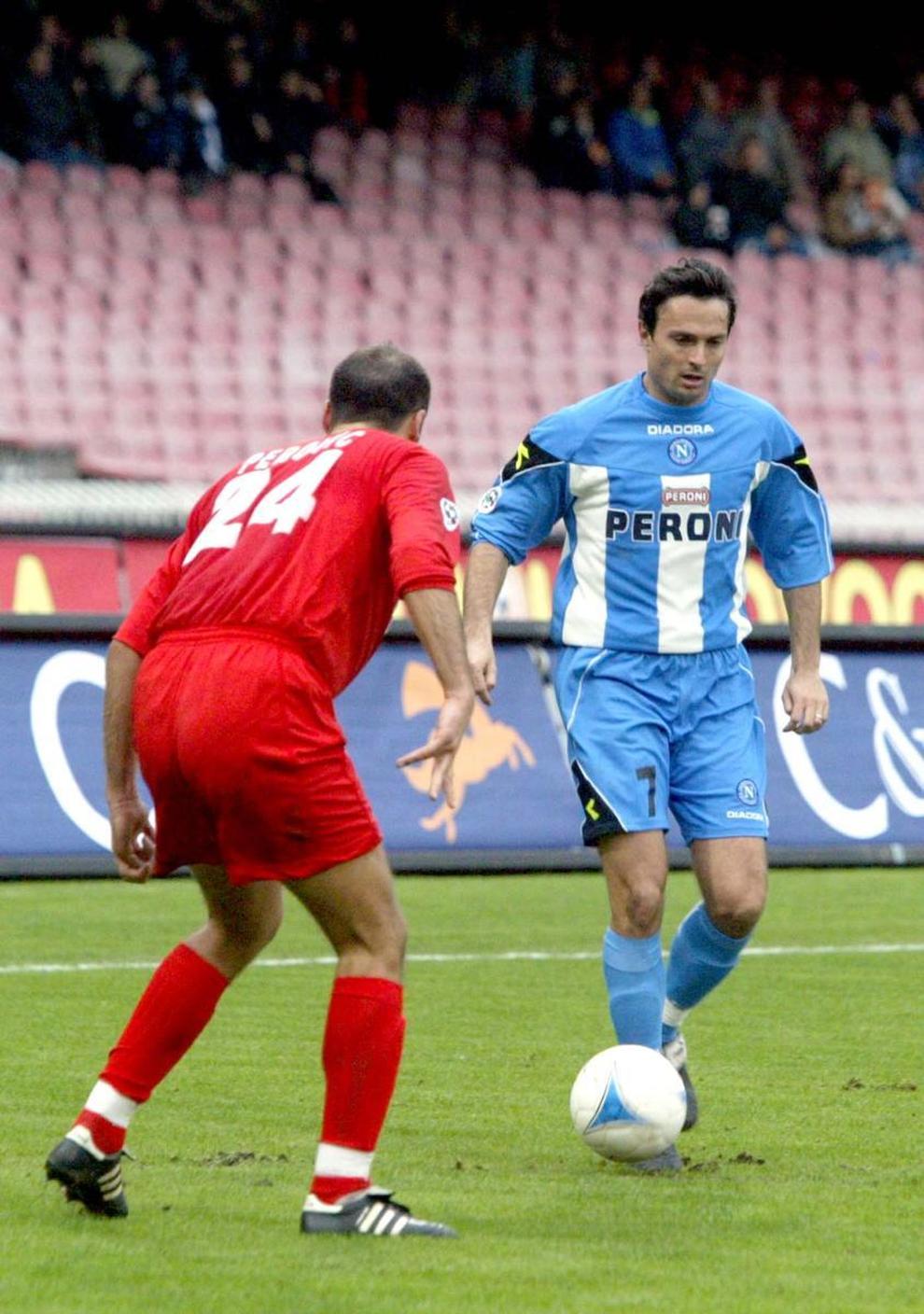 David Sesa, a destra, in azione con il Napoli nella stagione 2002/03