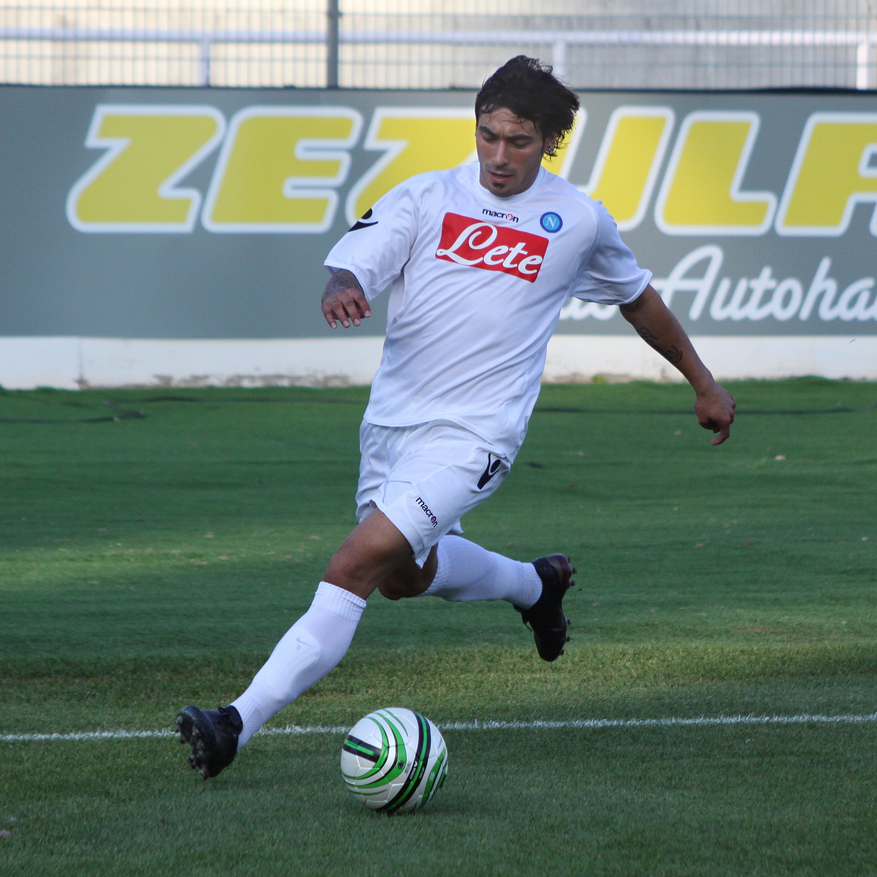 Ezequiel Lavezzi con la maglia del Napoli, luglio 2009