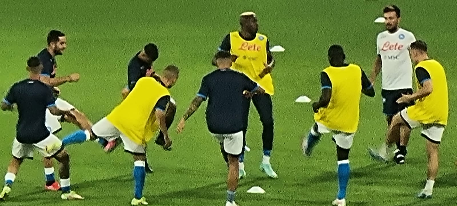Il Napoli durante il riscaldamento contro il Venezia il 22 agosto 2021